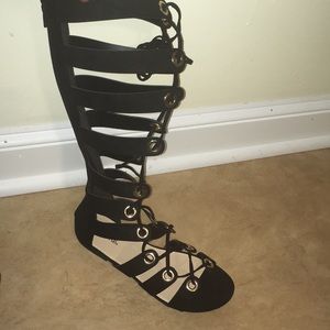 Black Flat Sandals Laurisa